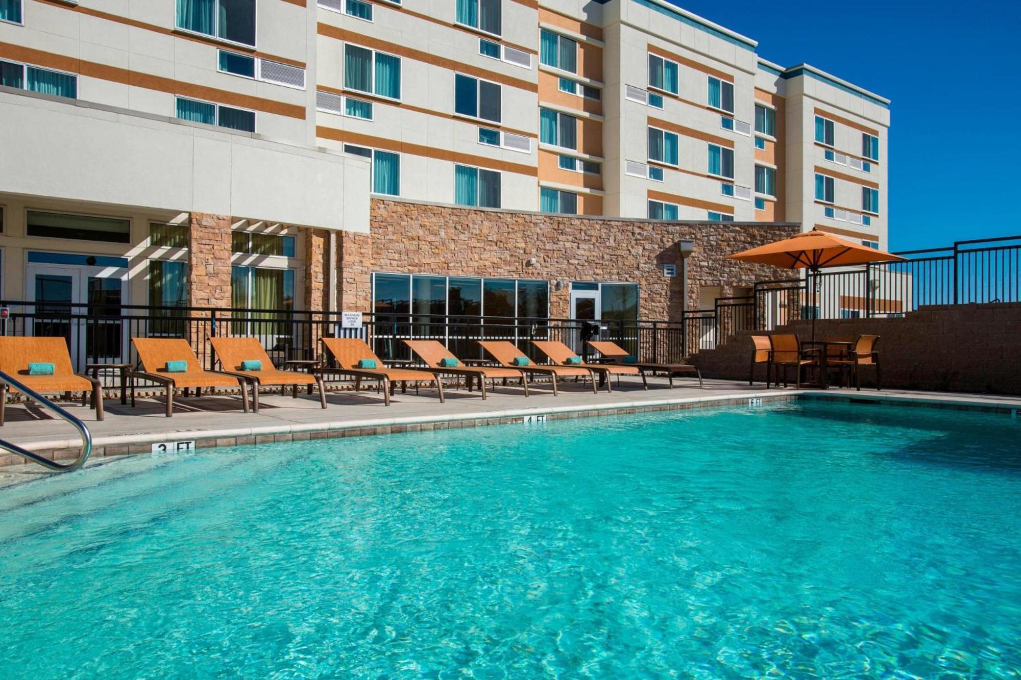 Courtyard By Marriott Dallas Midlothian At Midlothian Conference Center Eksteriør billede