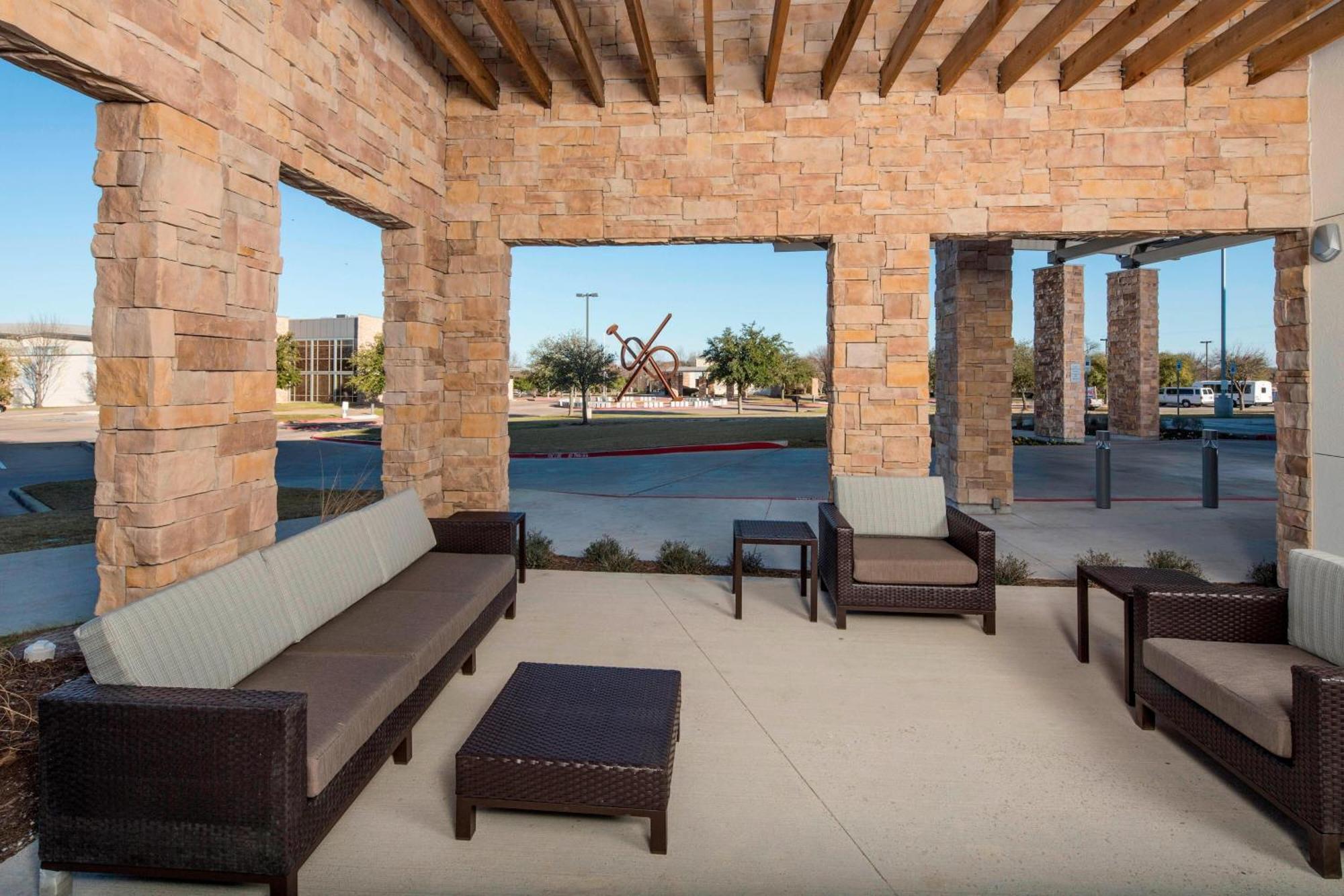 Courtyard By Marriott Dallas Midlothian At Midlothian Conference Center Eksteriør billede