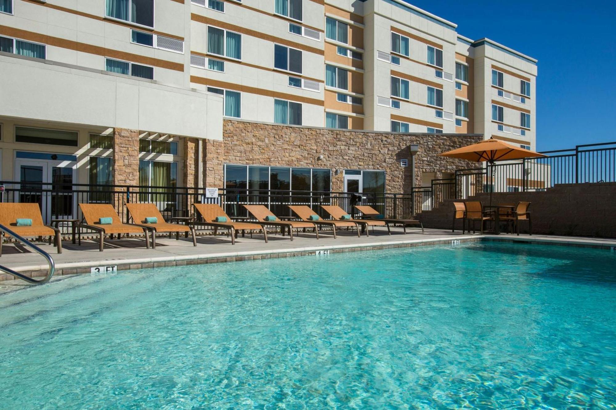 Courtyard By Marriott Dallas Midlothian At Midlothian Conference Center Eksteriør billede