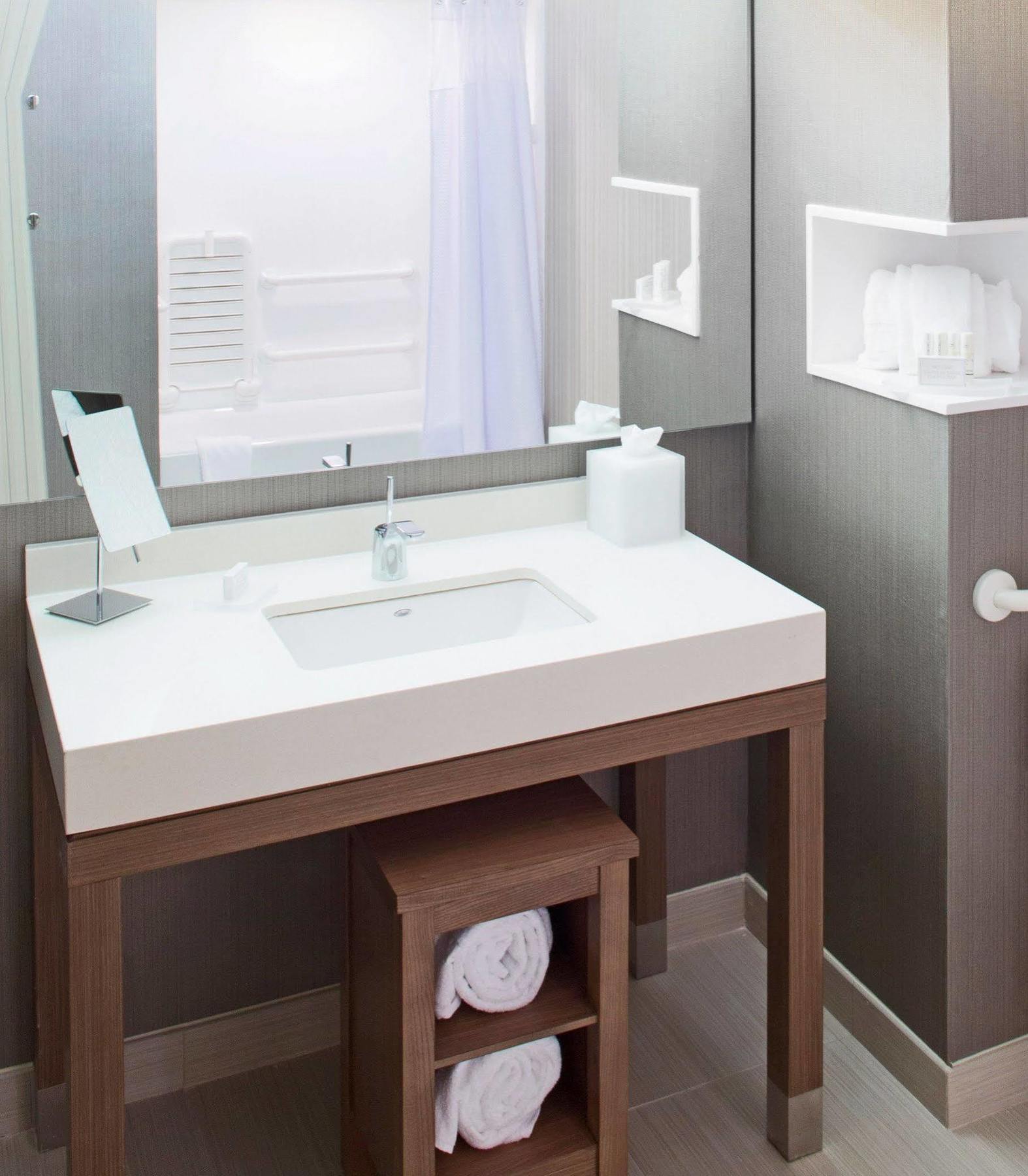 Courtyard By Marriott Dallas Midlothian At Midlothian Conference Center Eksteriør billede