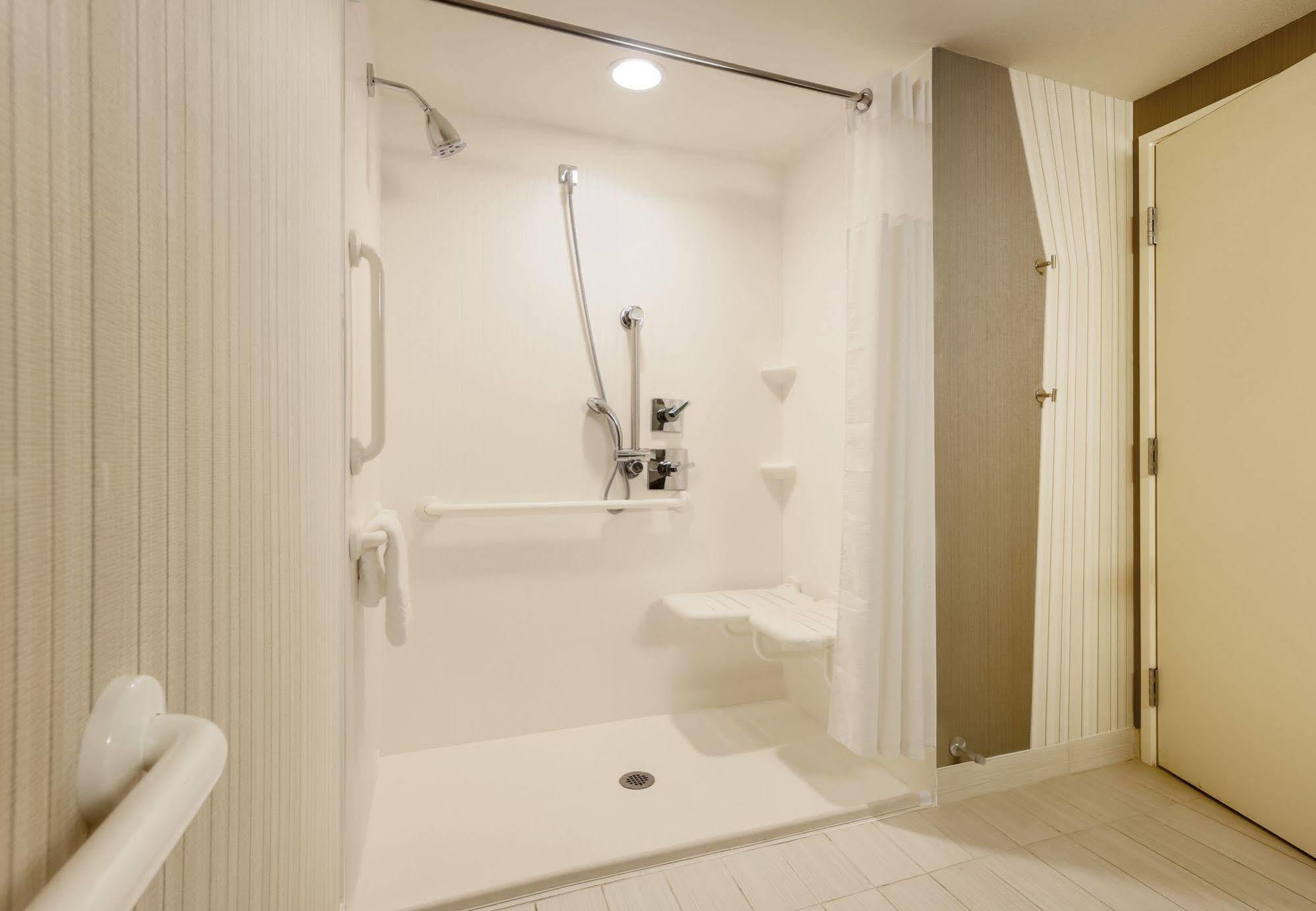 Courtyard By Marriott Dallas Midlothian At Midlothian Conference Center Eksteriør billede