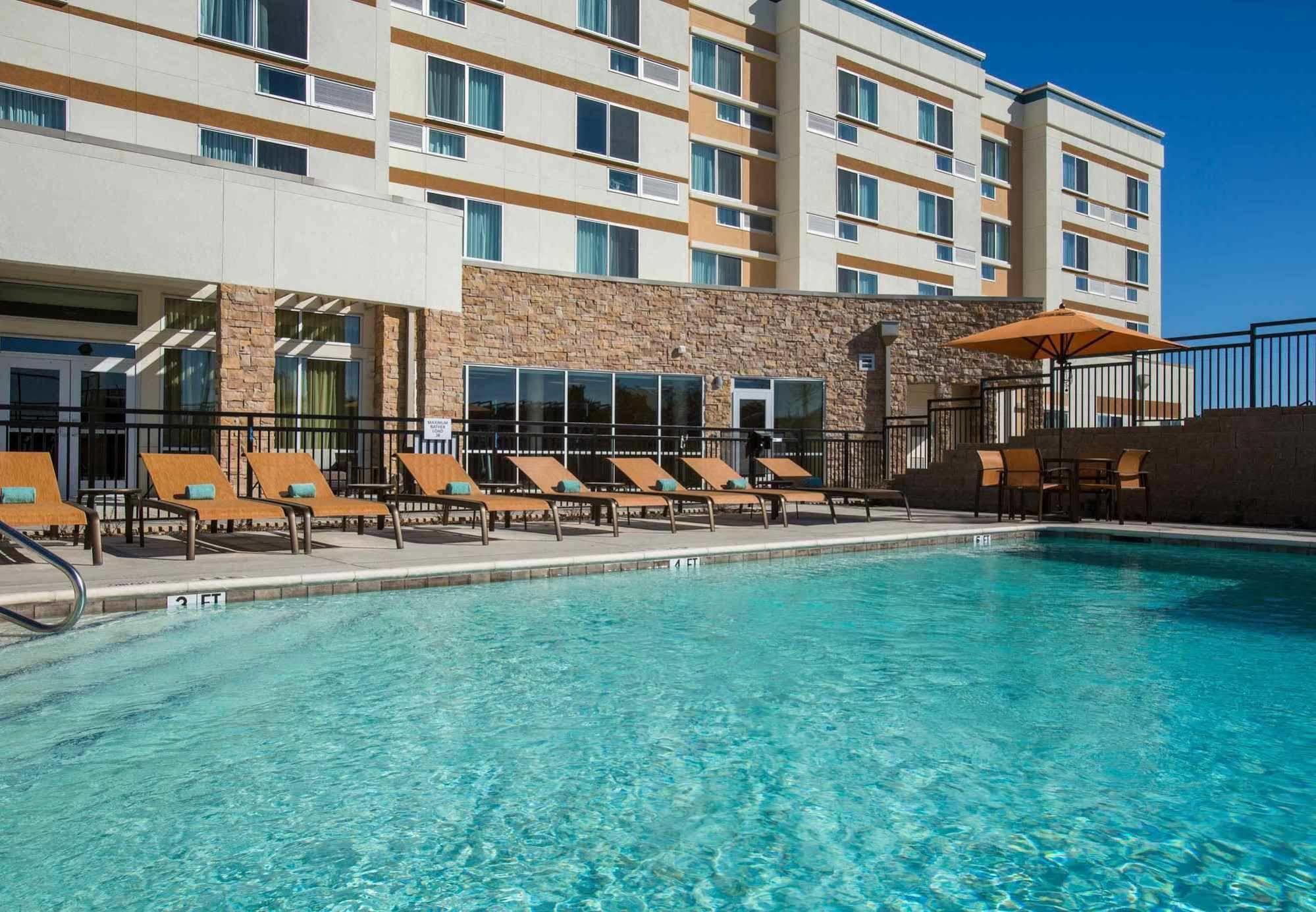 Courtyard By Marriott Dallas Midlothian At Midlothian Conference Center Eksteriør billede